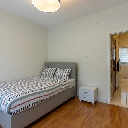 In The Centre Of Taksim And Galataport 3 Bedroom And 1 Living Apartamento
